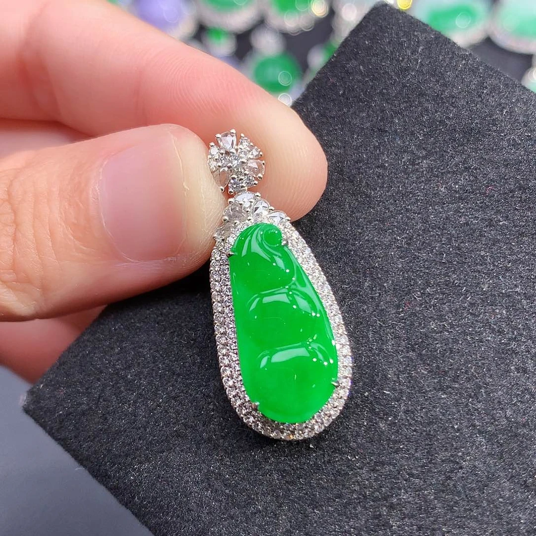 翡翠18K金镶嵌颈饰