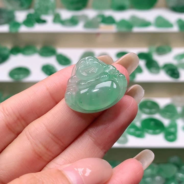 颈饰未镶嵌石英质玉