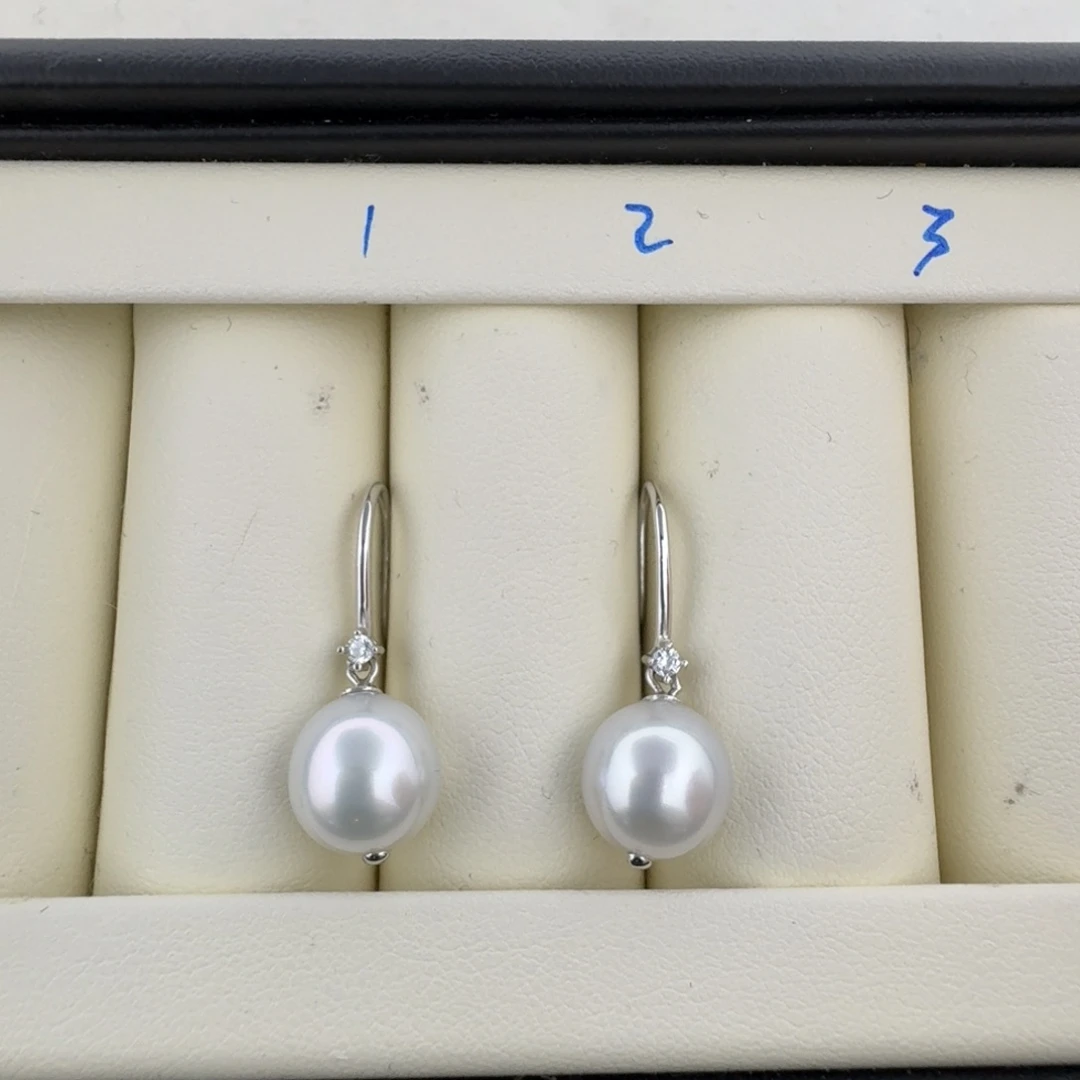 银S925镶嵌海水珍珠耳饰澳白近圆耳钩银蓝色宝石光9.8-9.9mm