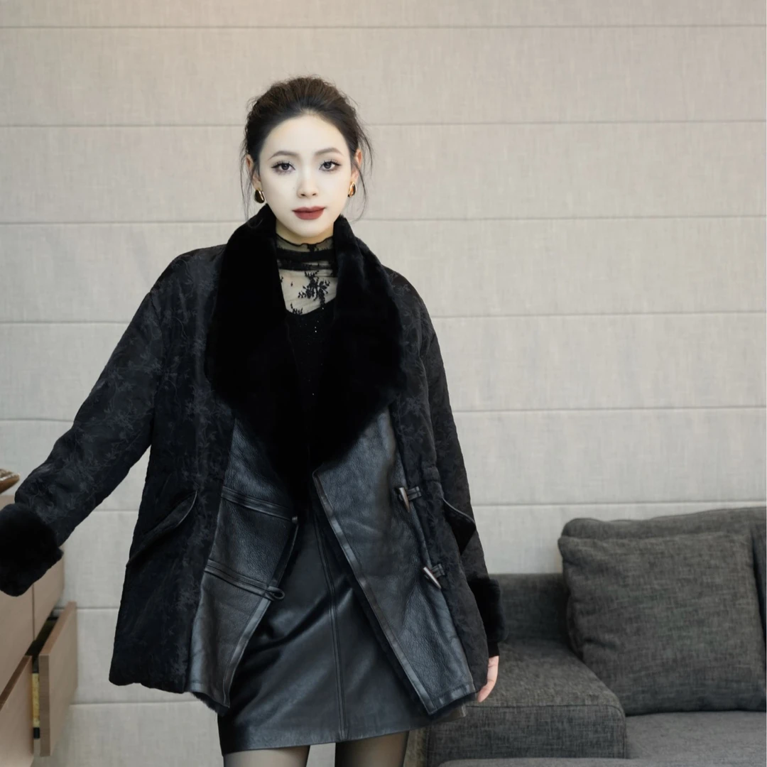 POPULARYW【雨霖铃】精致提花牛角扣皮毛一体拼接毛领羽绒服