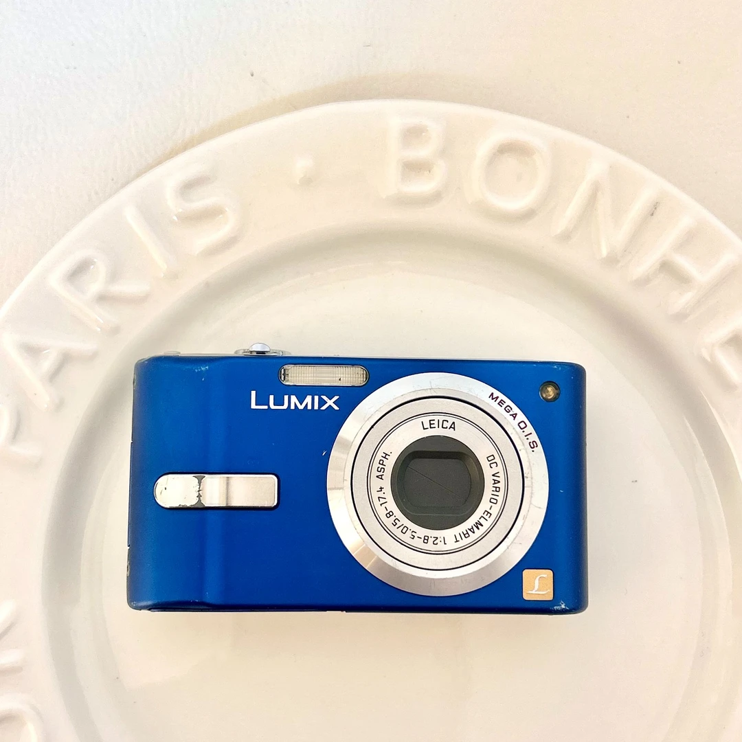 9新 Panasonic/松下 fx10 热门蓝色 600w像素3倍变焦 冷白皮ccd