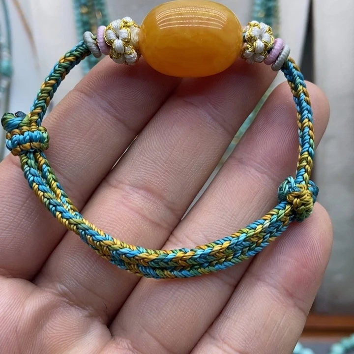 琥珀裸石未镶嵌配饰