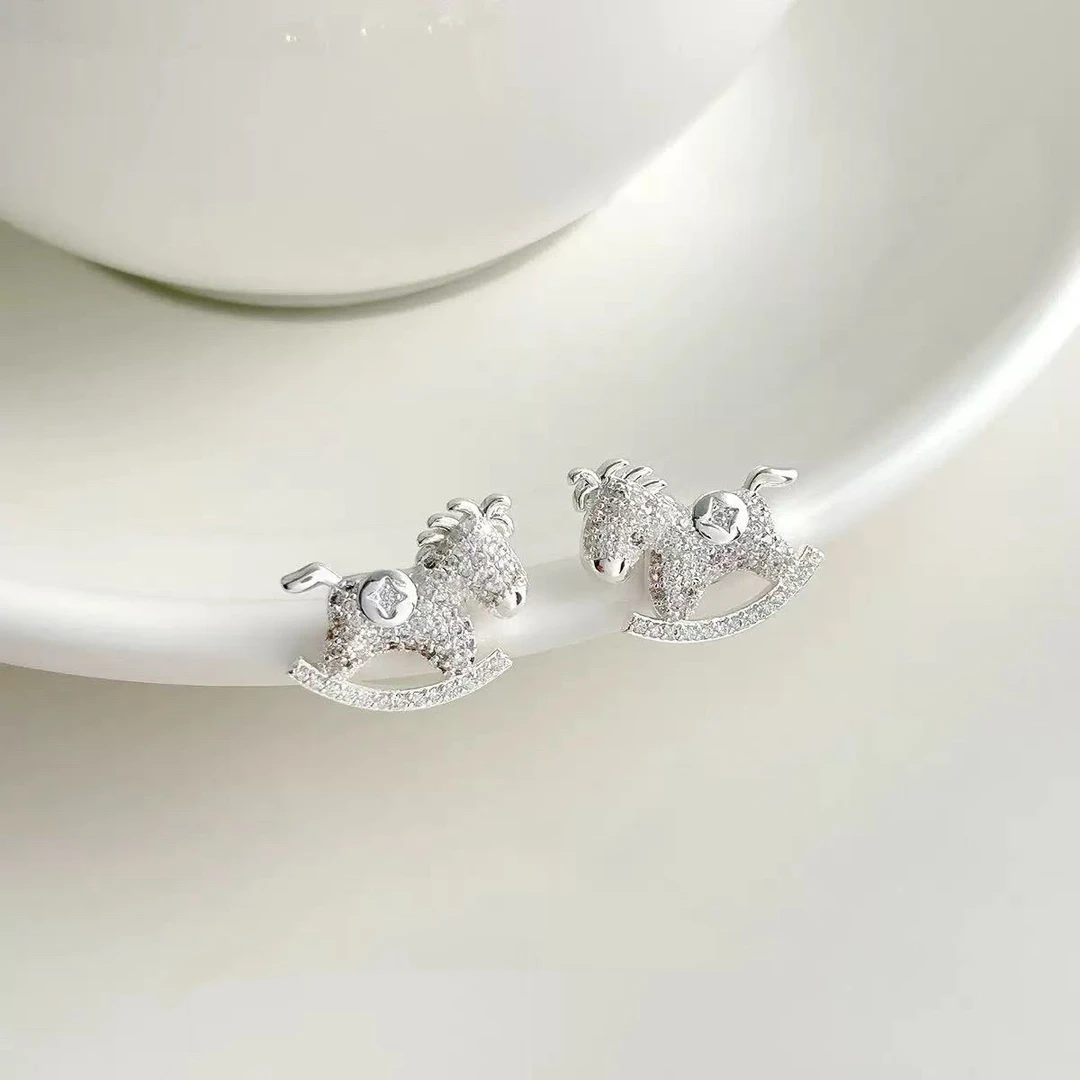 铜合金锆石耳饰 新款ins风镶锆石遥遥马耳钉气质时尚百搭耳饰品