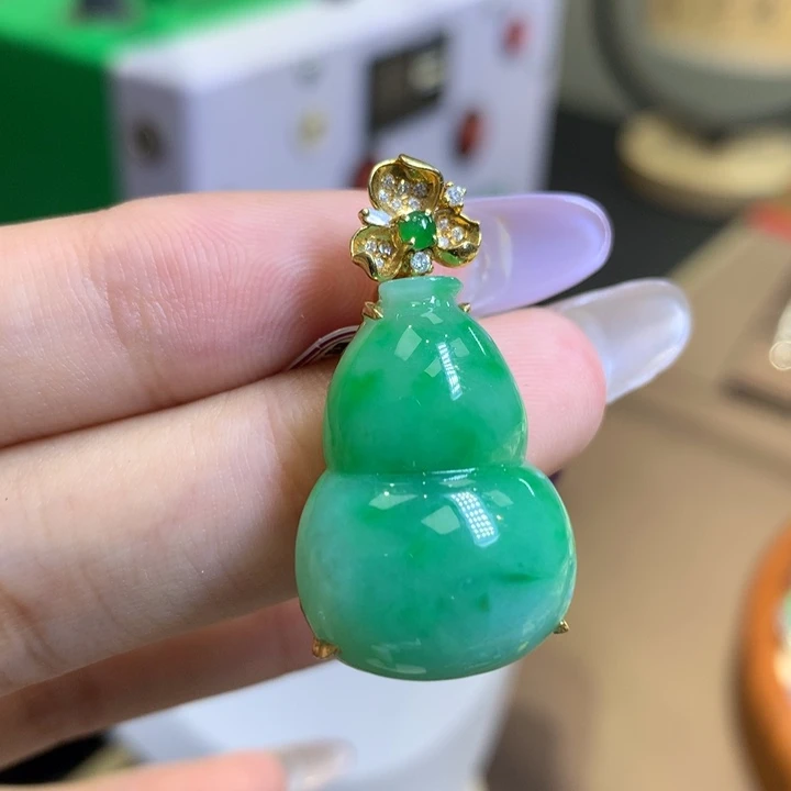 翡翠18K金镶嵌颈饰