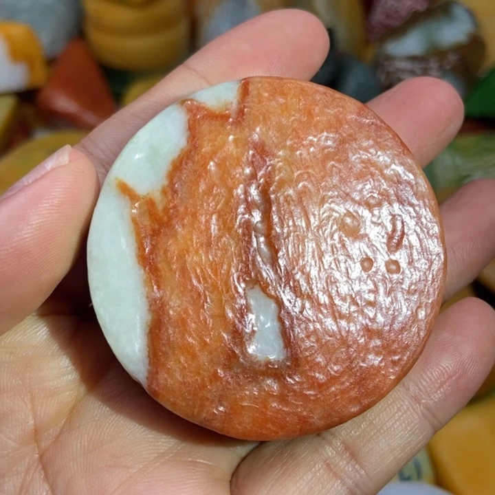 恒***辉翡翠未镶嵌颈饰缅甸