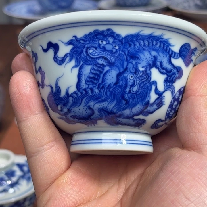 景德镇陶瓷青花 4 狮压手杯