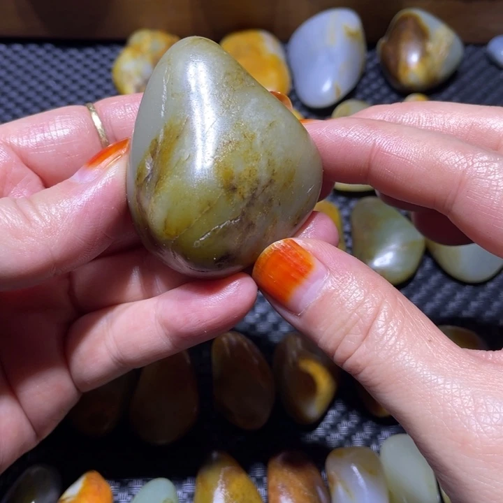 和田玉未镶嵌珠宝奇石