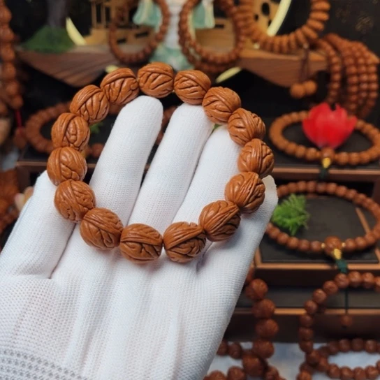 吊坠桃核金鱼眼手串16