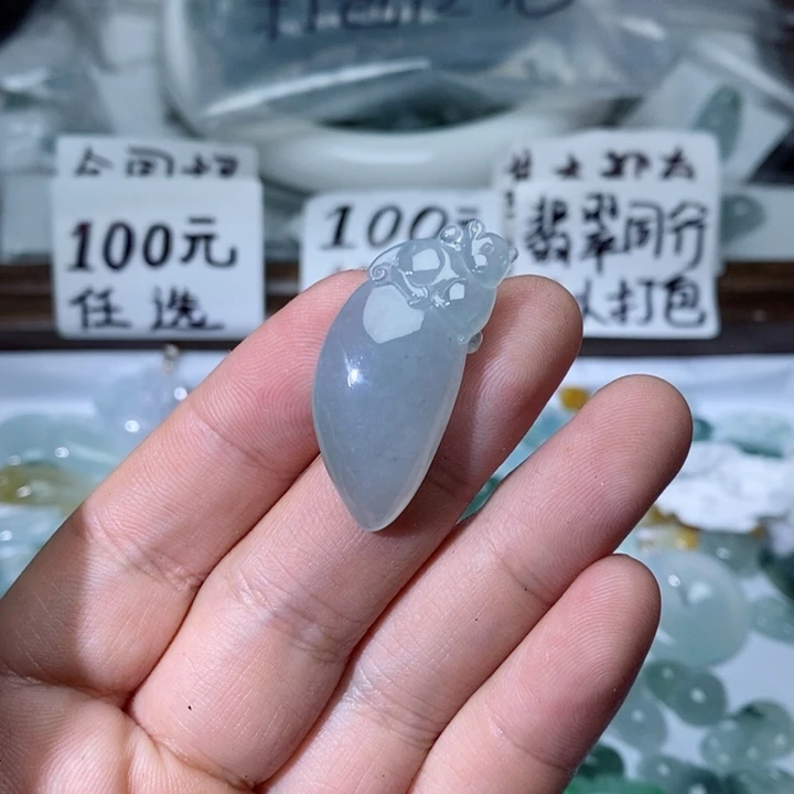 颈饰未镶嵌翡翠滢*