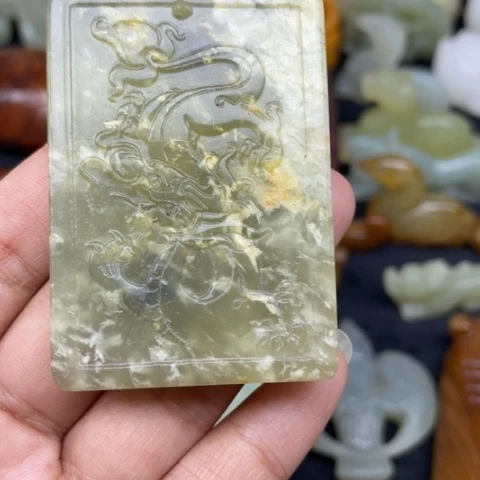 蛇纹石玉未镶嵌颈饰90