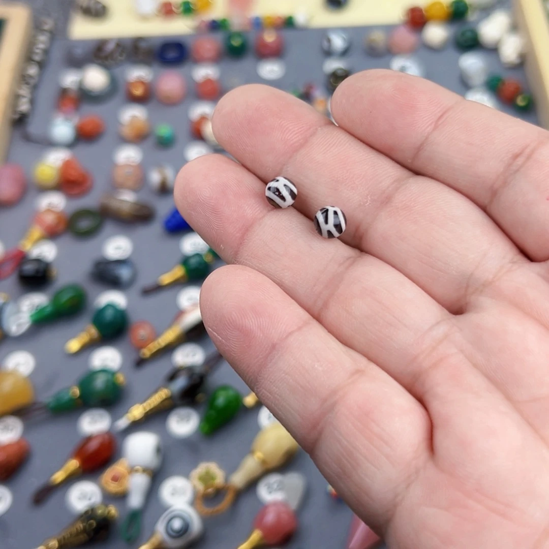 玛瑙/玉髓饰品未镶嵌然***?