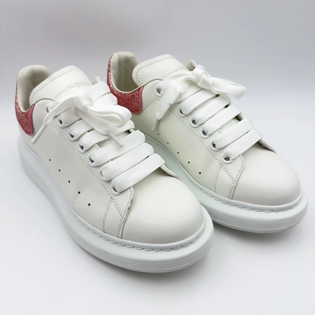95新 Alexander McQueen/亚历山大·麦昆 /37码/经典闪片粉尾板鞋