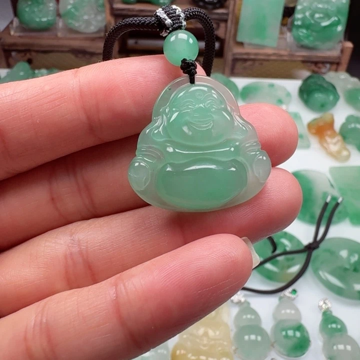 颈饰未镶嵌石英质玉