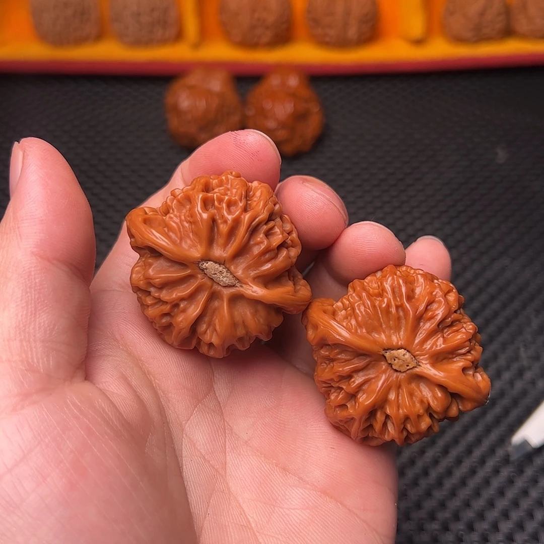 开***好把件文玩核桃宫灯
