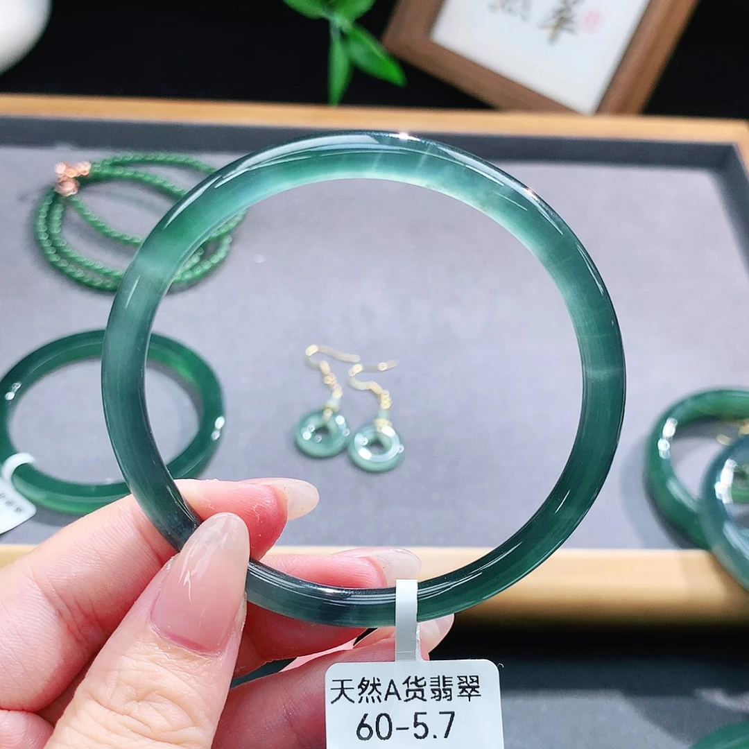 翡翠手镯（圆镯）未镶嵌