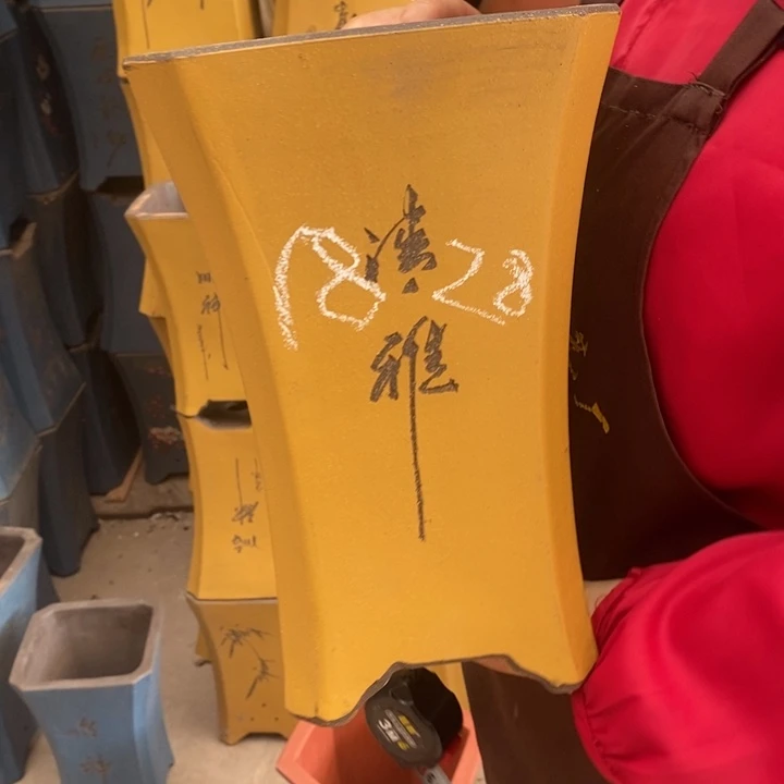 紫砂花盆自由行了