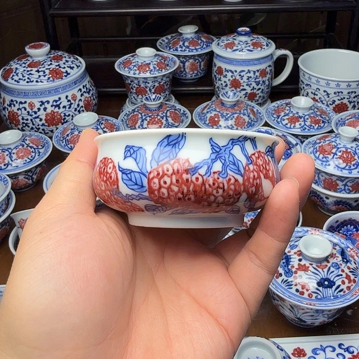 青花釉里红卢氏杯荔枝活动款料点微瑕