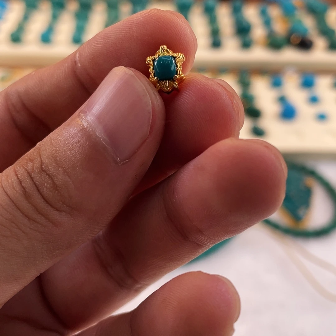 绿松石未镶嵌颈饰