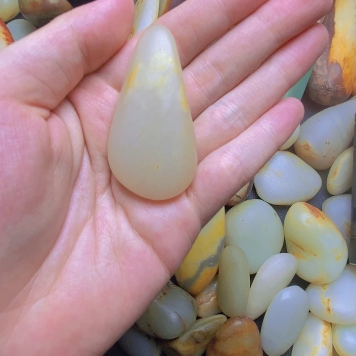 和田玉未镶嵌把件