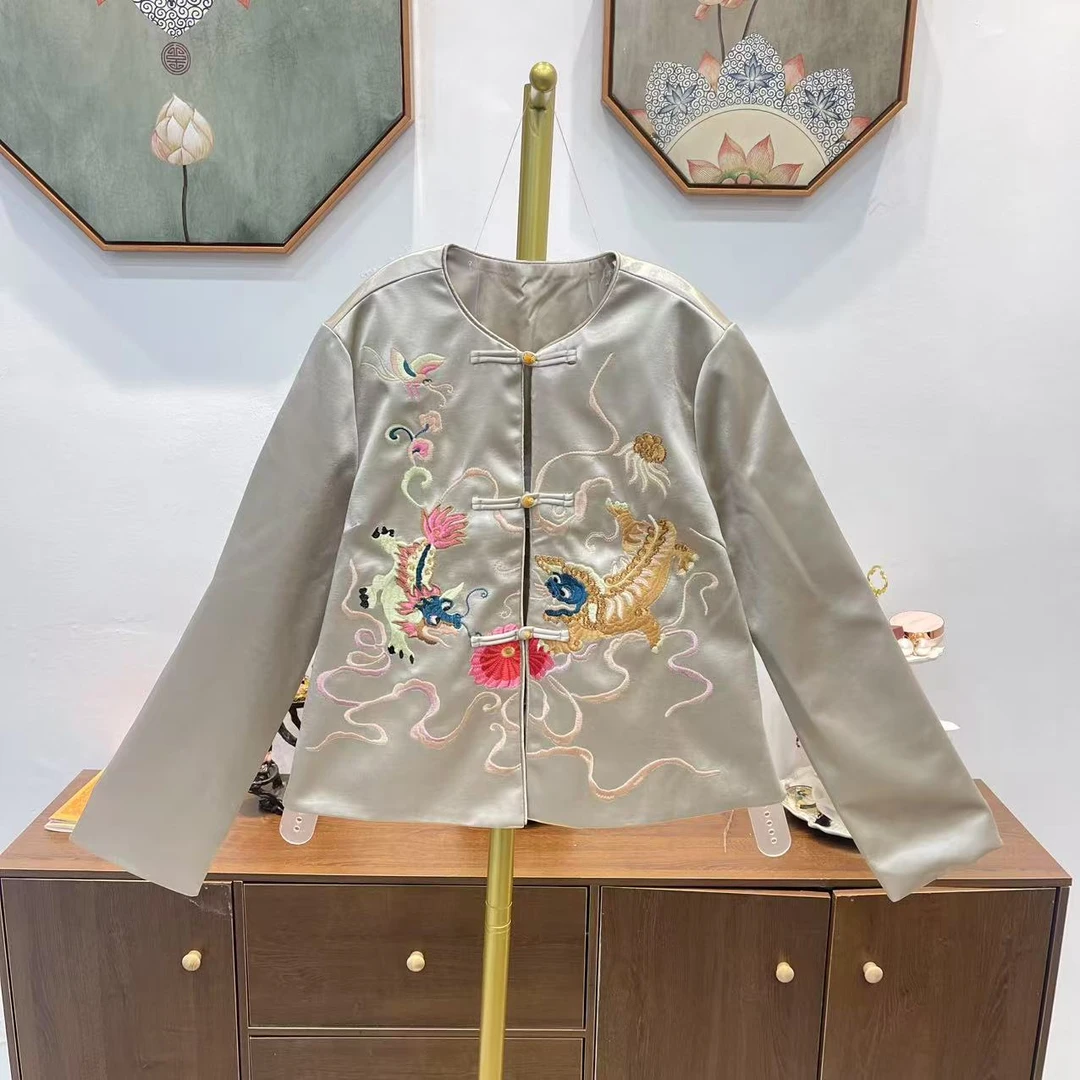 新中式国风钉珠刺绣醋酸上衣女春装新款2025气质圆领短款绣花上衣