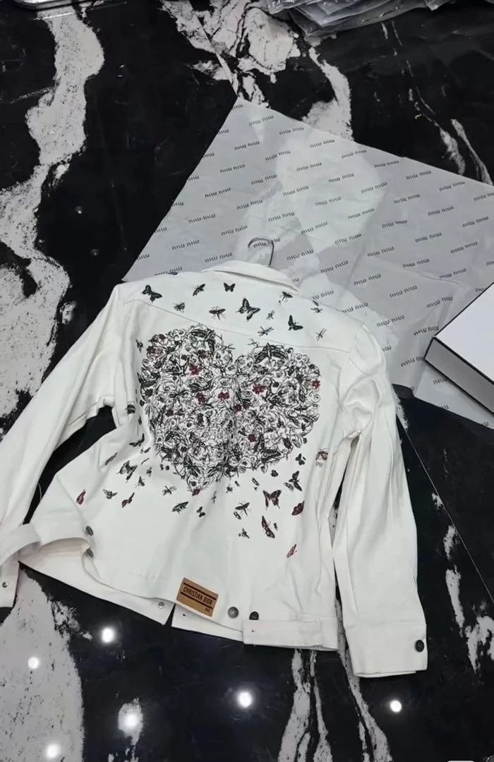 韩二美辣妹白色外套档口直供时尚网红款长袖印花女士个性秋冬百搭