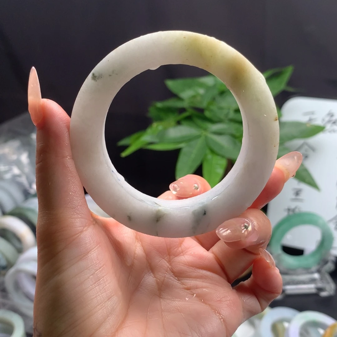 未镶嵌手镯定制翡翠