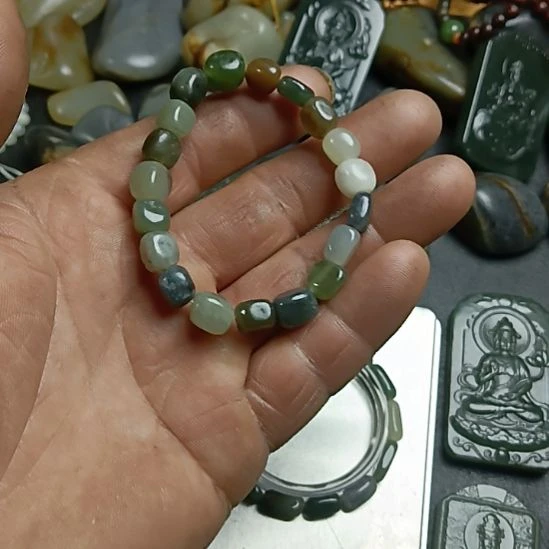 和田玉未镶嵌颈饰