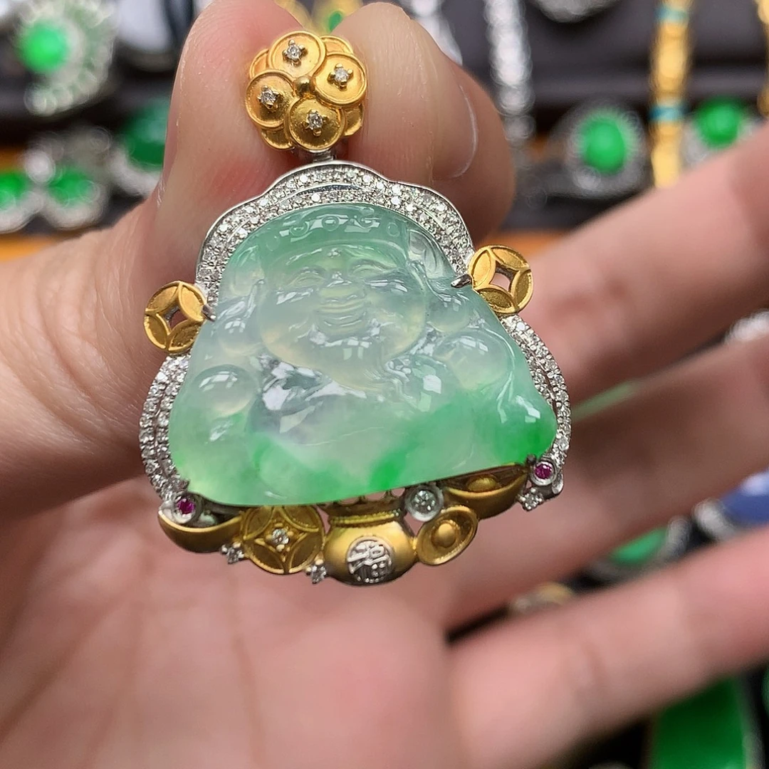 翡翠18K金镶嵌颈饰