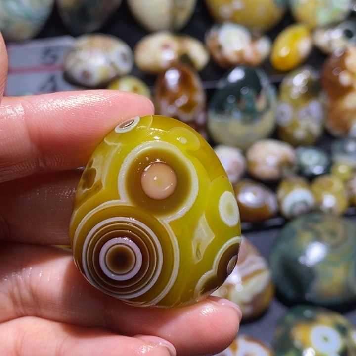 玛瑙/玉髓未镶嵌珠宝半成品85