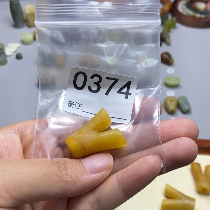 別***處未镶嵌蛇纹石玉颈饰