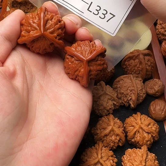 O***y吊坠文玩核桃精品三棱37