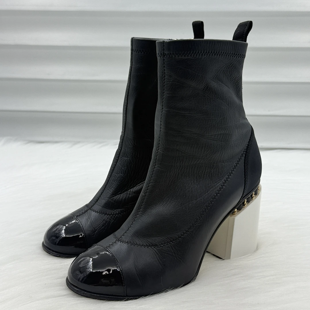 95新 Chanel/香奈儿 皮穿链羊皮粗跟靴子 37.5码 公价9k t065