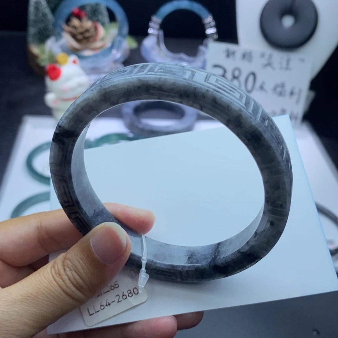 翡翠未镶嵌手镯白底飘花乌鸡65