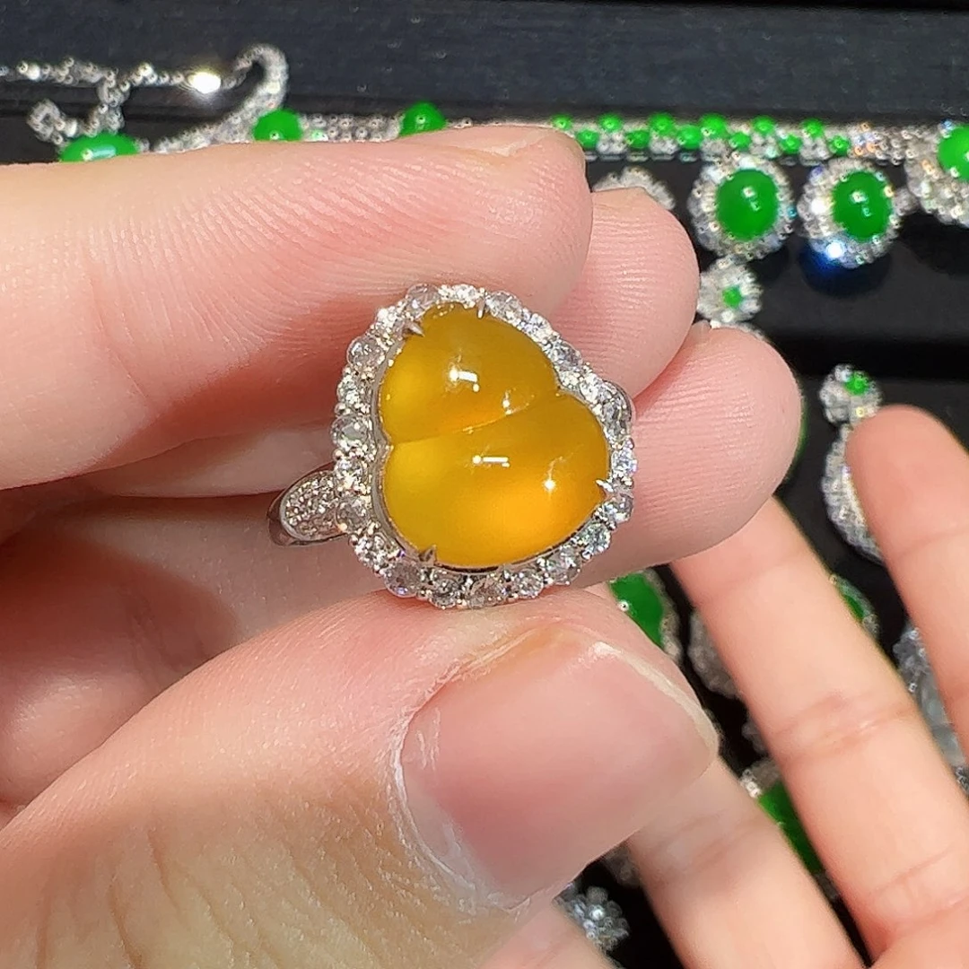 翡翠18K金镶嵌戒指葫芦