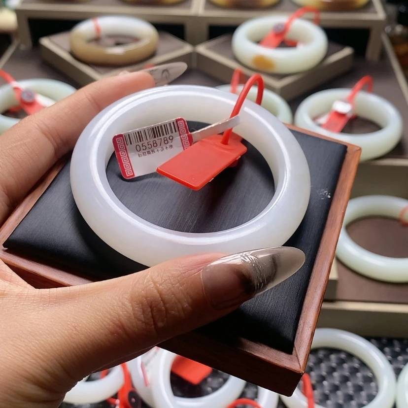 【闪购商品】和田玉手镯未镶嵌刘*芳