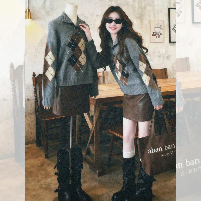 独特漂亮灰色菱格小衫翻领毛衣女韩系秋冬洋气休闲外穿针织衫上衣