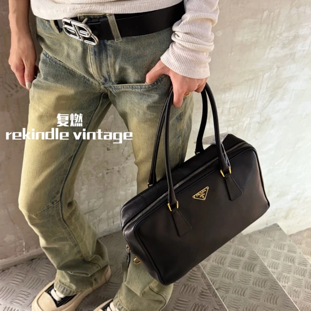 95新 Prada/普拉达 复燃精选/黑金保龄球plume30手提单肩包