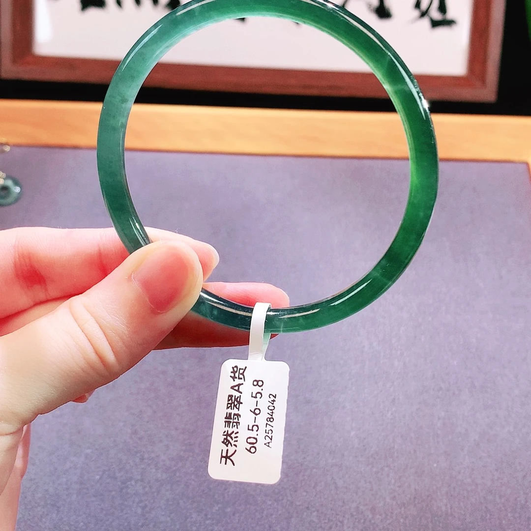 翡翠手镯未镶嵌天然翡翠