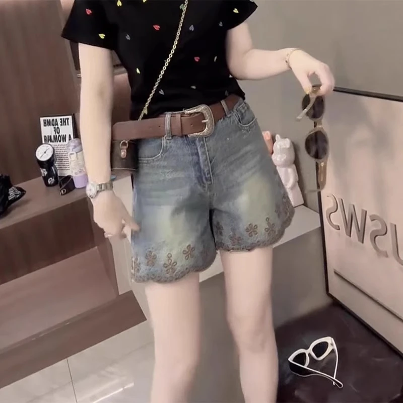 大码高腰显瘦复古百搭宽松热裤2025夏季新款小众刺绣花朵牛仔短裤