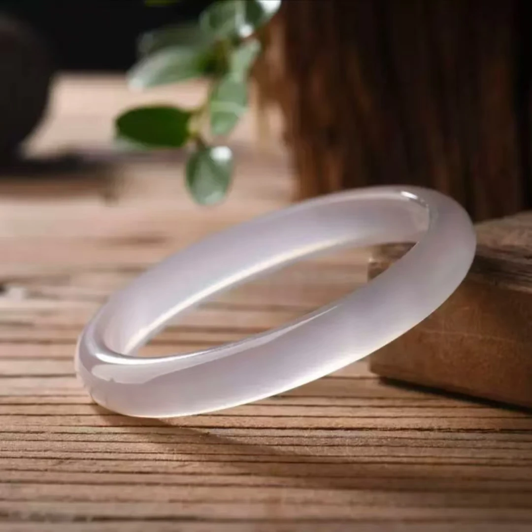 周大生白月光荔枝冻手镯马料玉髓手镯白月光镯多样性发其一