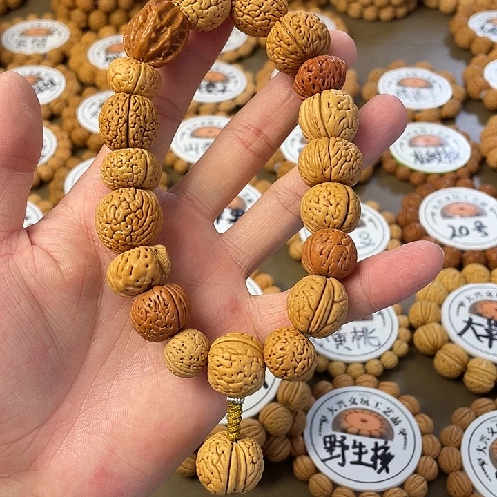 多宝桃核手持手把件