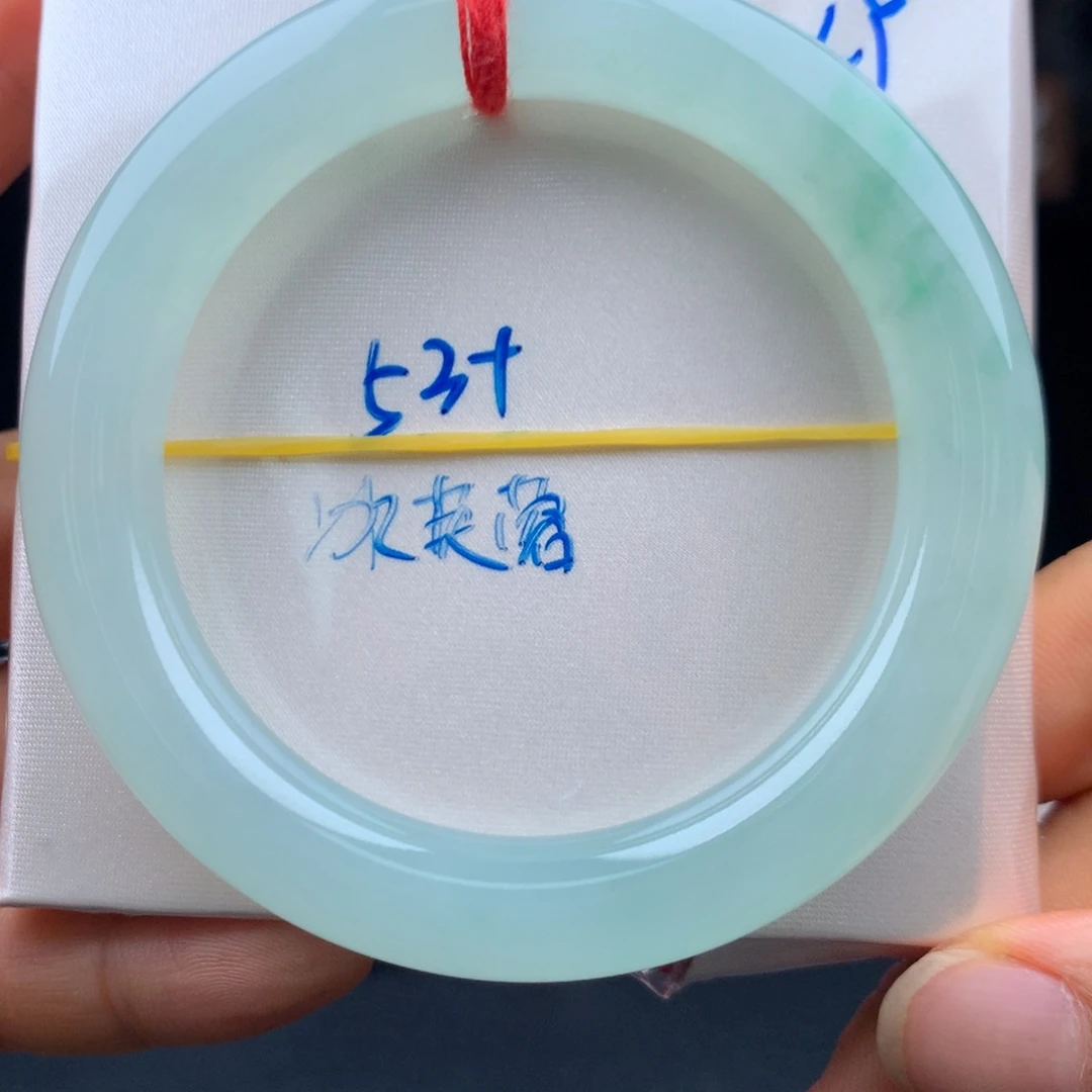 翡翠手镯未镶嵌冰芙蓉飘绿花