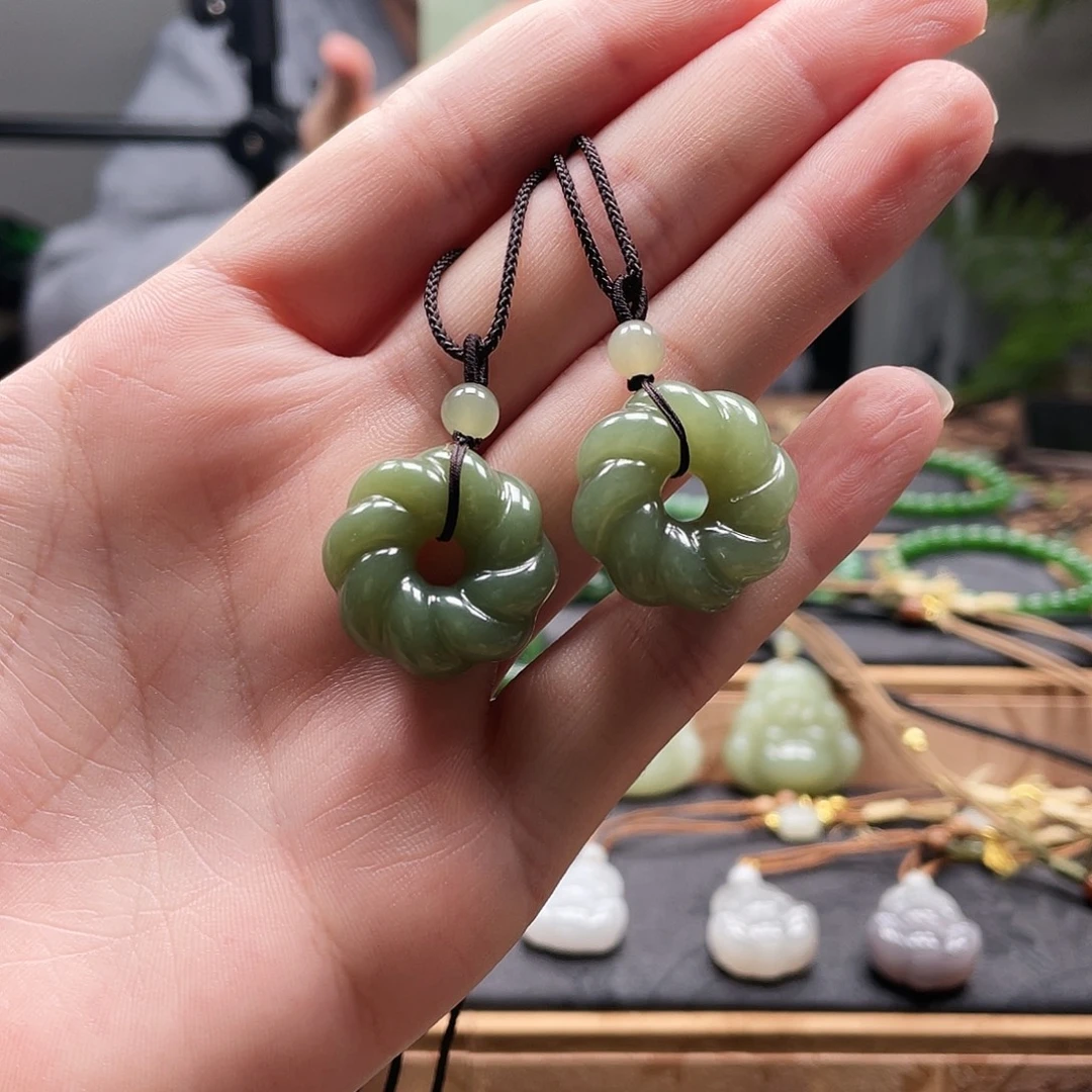 和田玉未镶嵌颈饰多样性发一