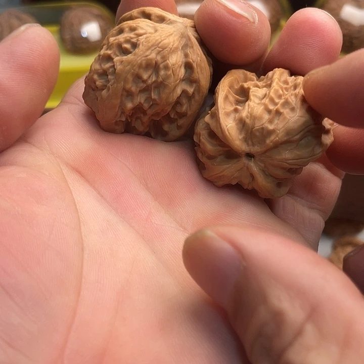 打***说文玩核桃吊坠野狼