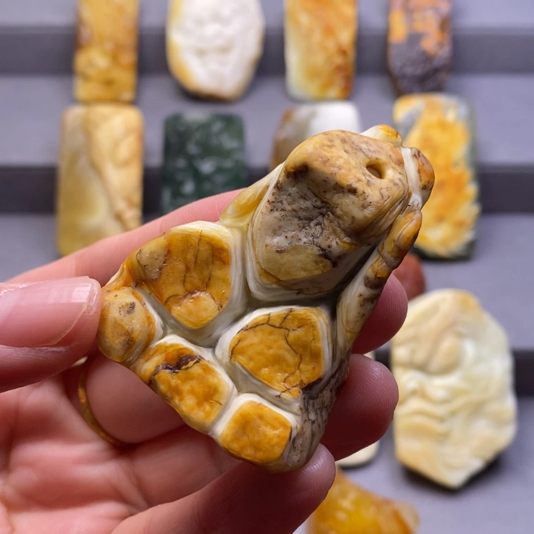 岫玉未镶嵌颈饰挂件