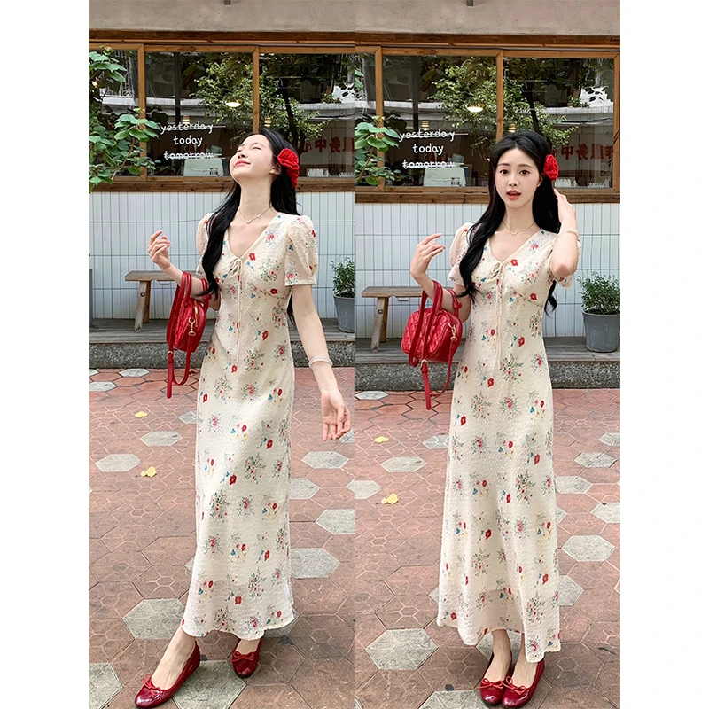 大码法式高级感收腰遮肉连衣裙女夏胖mm甜美V领百搭修身碎花长裙