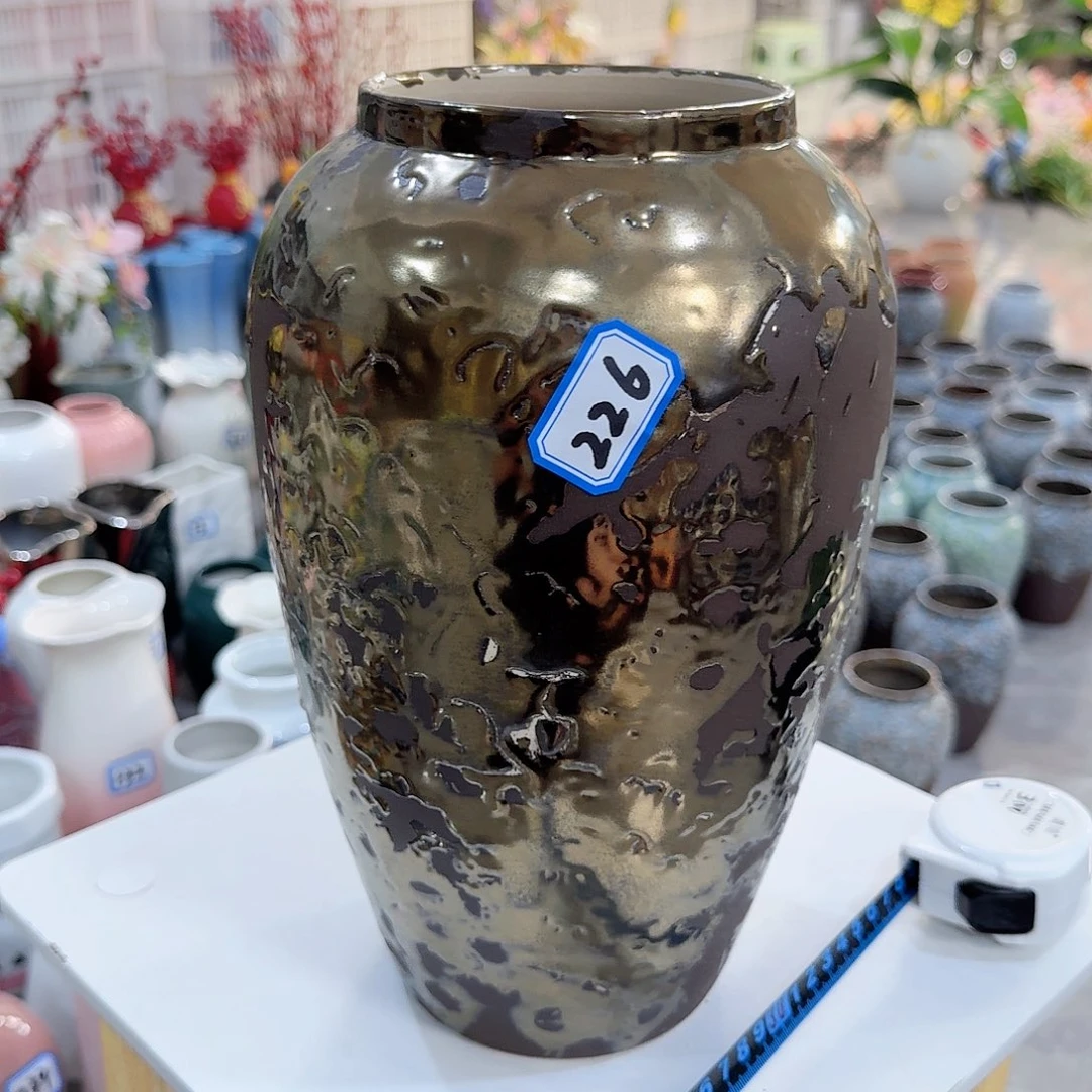 226号陶瓷高29厘米瑕疵一个