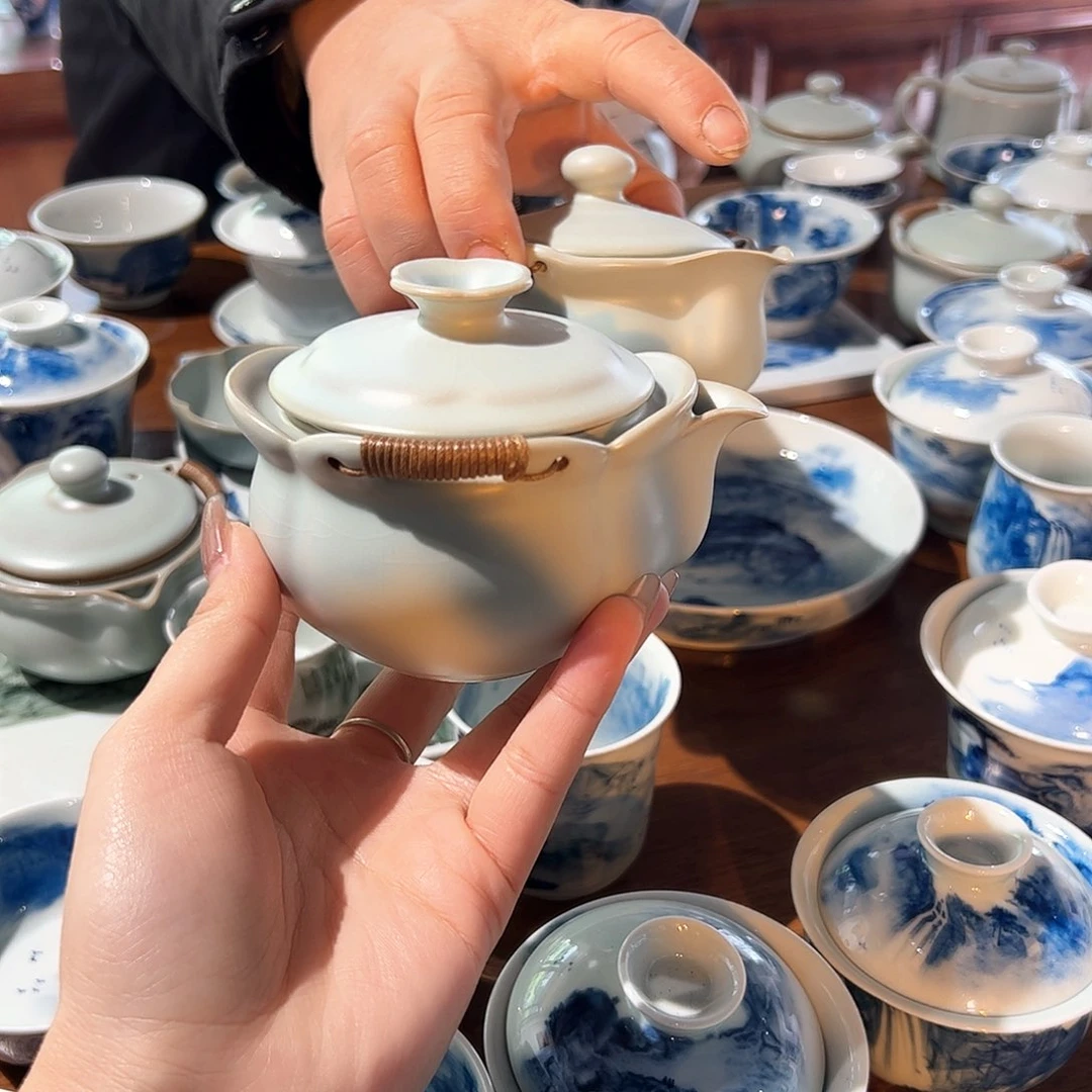 杯嘿*青花手绘山水盖碗