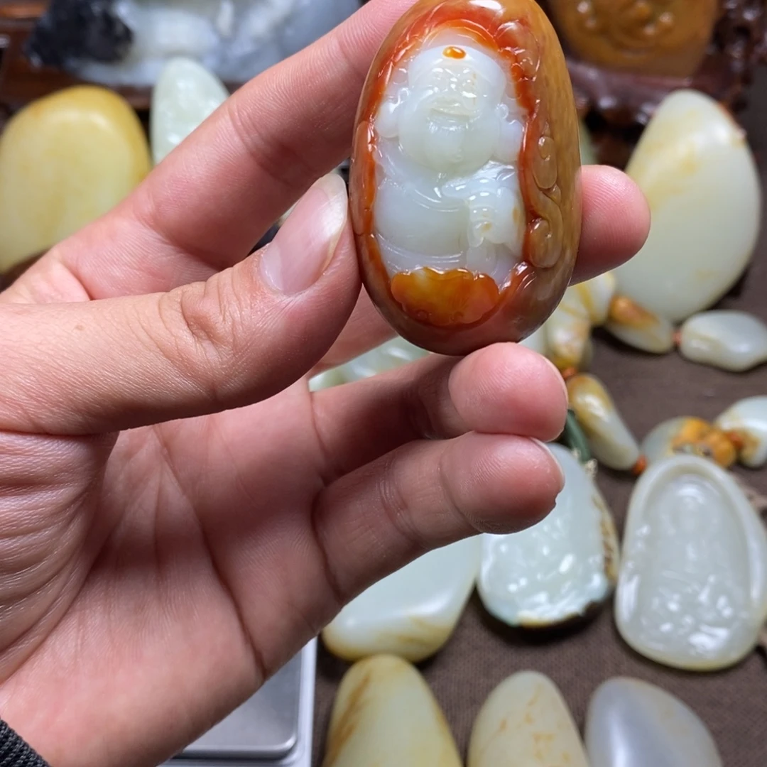 和田玉未镶嵌把件