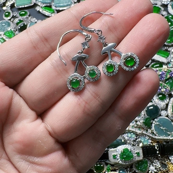 翡翠颈饰未镶嵌天然A货翡翠放漏